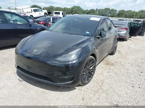 7SAYGDEF0PF668575 2023 TESLA MODEL Y - Image 2