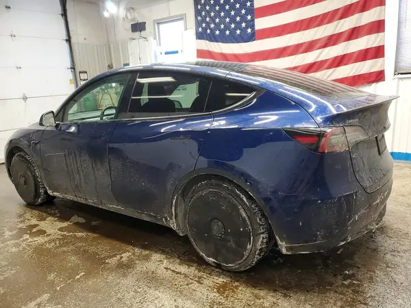 7SAYGDEF0PF702675 2023 TESLA MODEL Y - Image 2