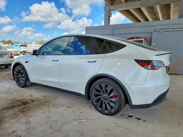 7SAYGDEF0PF773097 2023 TESLA MODEL Y - Image 2