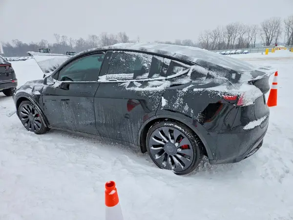 7SAYGDEF0PF777084 2023 TESLA MODEL Y - Image 2