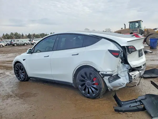 7SAYGDEF0PF797836 2023 TESLA MODEL Y - Image 2