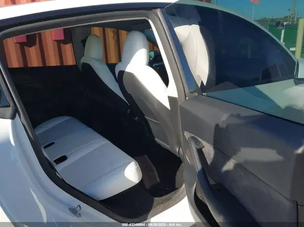 7SAYGDEF0PF811542 2023 TESLA MODEL Y - Image 8