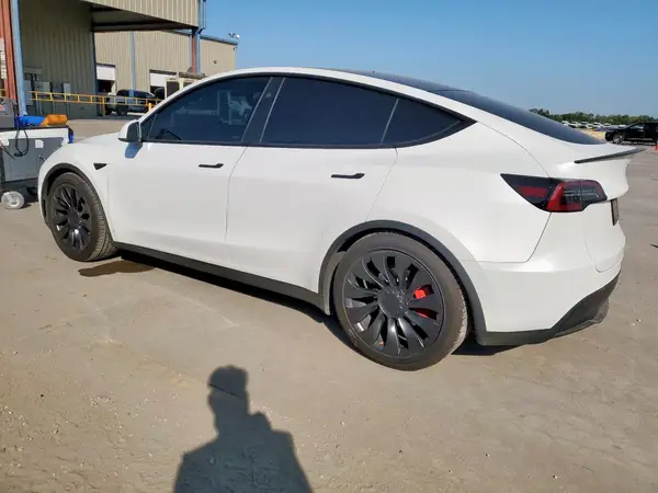 7SAYGDEF0PF811881 2023 TESLA MODEL Y - Image 2