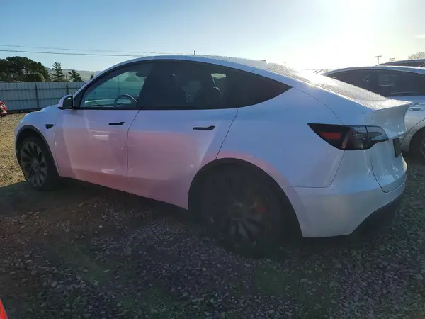7SAYGDEF0PF829278 2023 TESLA MODEL Y - Image 2