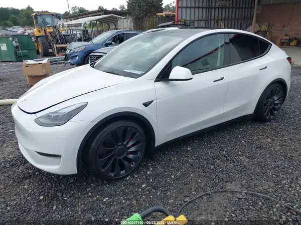 7SAYGDEF0PF835548 2023 TESLA MODEL Y - Image 2