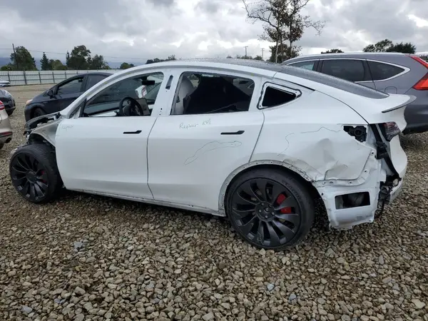 7SAYGDEF0PF863205 2023 TESLA MODEL Y - Image 2