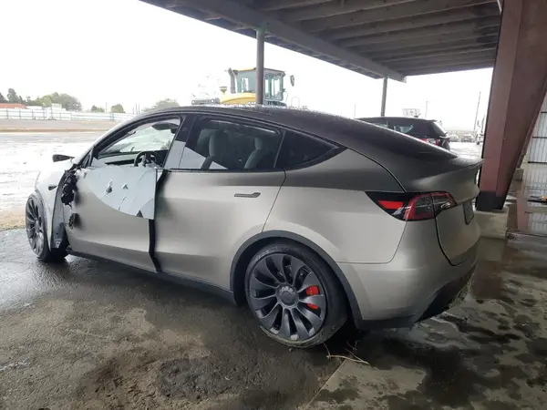 7SAYGDEF0PF901676 2023 TESLA MODEL Y - Image 2