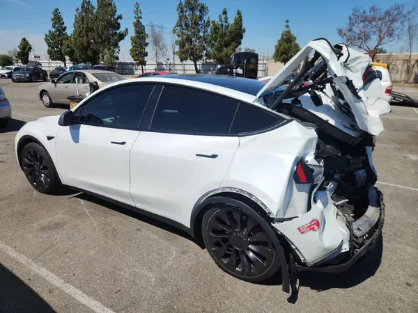 7SAYGDEF0PF902567 2023 TESLA MODEL Y - Image 2