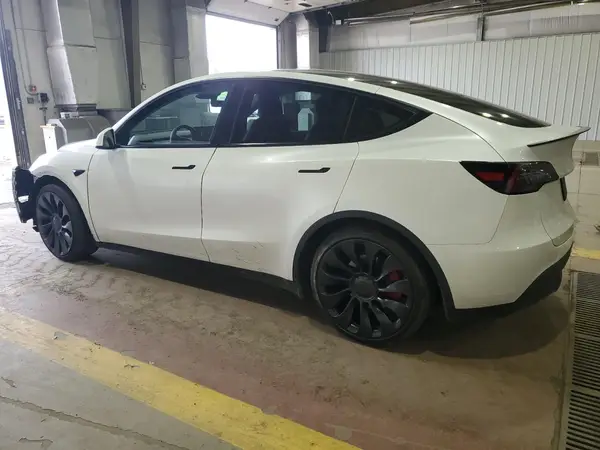 7SAYGDEF0RA257676 2024 TESLA MODEL Y - Image 2