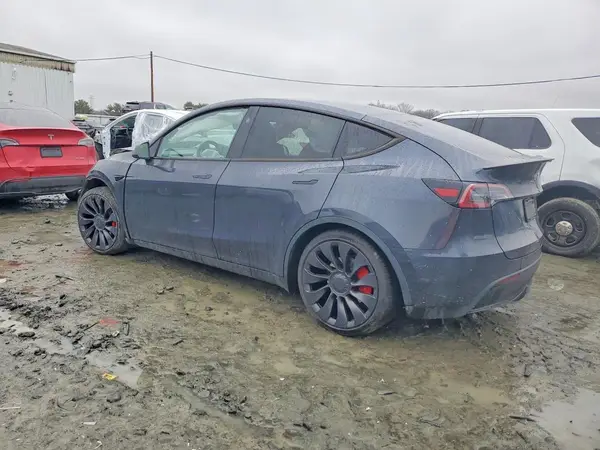 7SAYGDEF0RA264286 2024 TESLA MODEL Y - Image 2