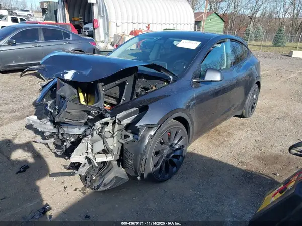 7SAYGDEF0RA264594 2024 TESLA MODEL Y - Image 2