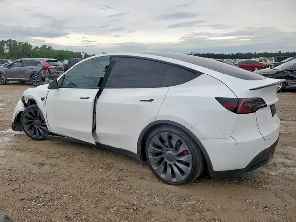 7SAYGDEF0RA266605 2024 TESLA MODEL Y - Image 2