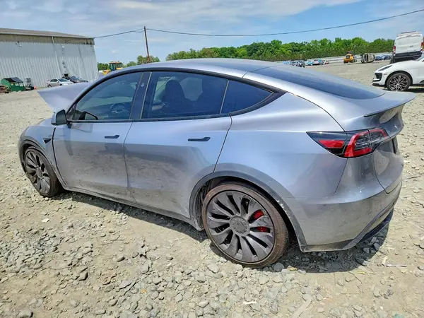 7SAYGDEF0RA289348 2024 TESLA MODEL Y - Image 2