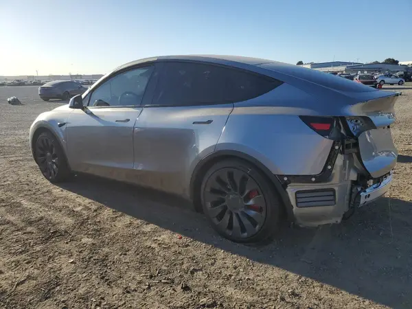 7SAYGDEF0RA292511 2024 TESLA MODEL Y - Image 2