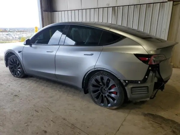 7SAYGDEF0RA292802 2024 TESLA MODEL Y - Image 2