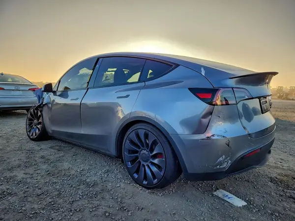 7SAYGDEF0RA306200 2024 TESLA MODEL Y - Image 2