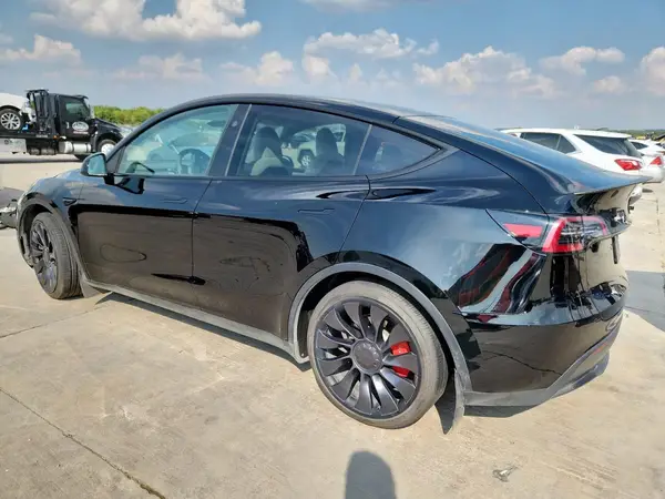 7SAYGDEF0RA317021 2024 TESLA MODEL Y - Image 2