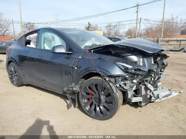 7SAYGDEF0RA331193 2024 TESLA MODEL Y - Image 1
