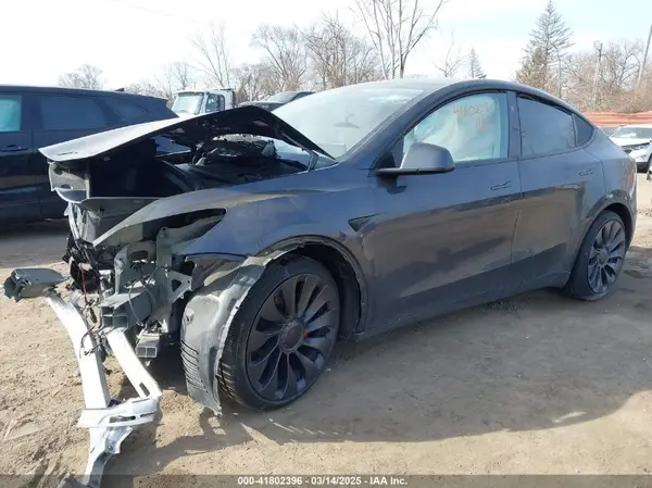 7SAYGDEF0RA331193 2024 TESLA MODEL Y - Image 2