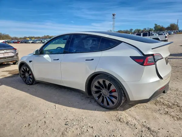 7SAYGDEF0RA331615 2024 TESLA MODEL Y - Image 2