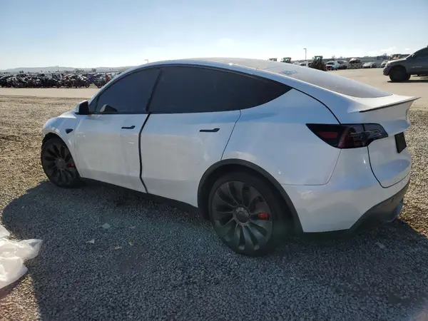 7SAYGDEF0RF021676 2024 TESLA MODEL Y - Image 2