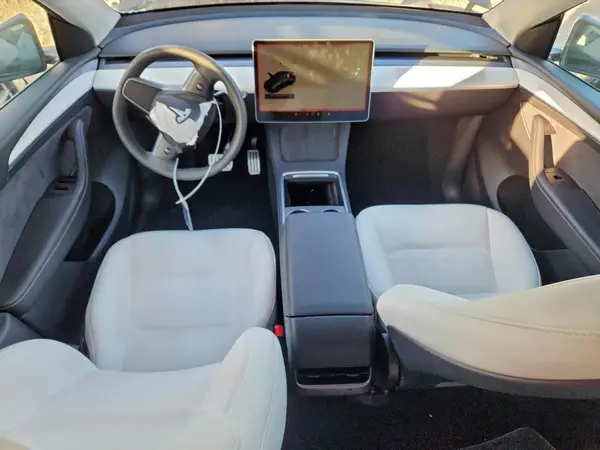 7SAYGDEF0RF024464 2024 TESLA MODEL Y - Image 8