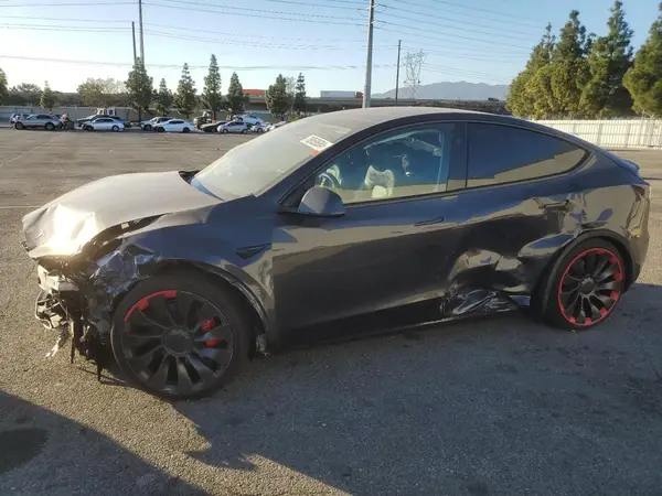 7SAYGDEF0RF024576 2024 TESLA MODEL Y - Image 1