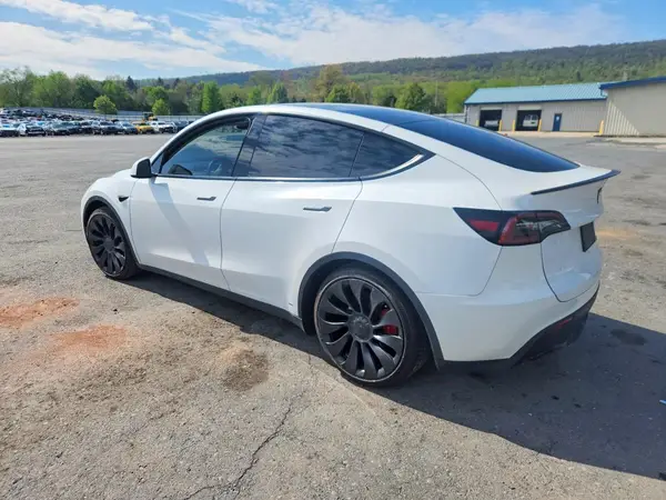 7SAYGDEF0RF034394 2024 TESLA MODEL Y - Image 2
