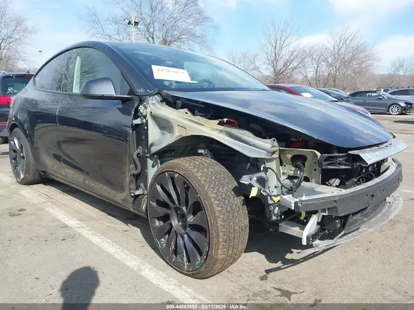 7SAYGDEF0RF036131 2024 TESLA MODEL Y - Image 1