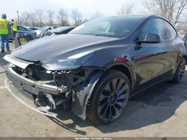 7SAYGDEF0RF036131 2024 TESLA MODEL Y - Image 2