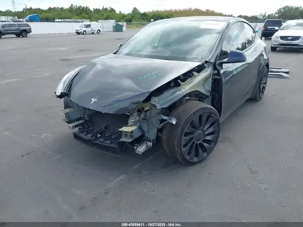 7SAYGDEF0RF037408 2024 TESLA MODEL Y - Image 2