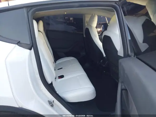 7SAYGDEF0RF072790 2024 TESLA MODEL Y - Image 8