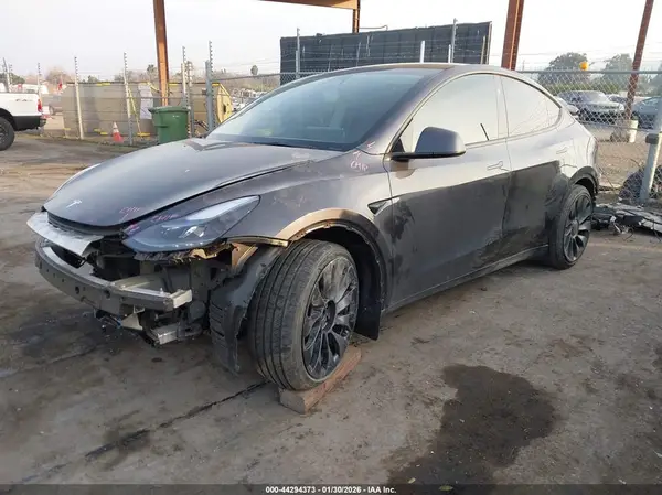 7SAYGDEF0RF073700 2024 TESLA MODEL Y - Image 2