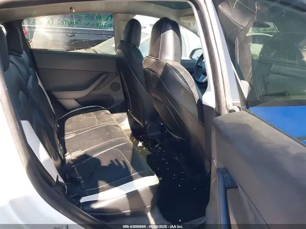 7SAYGDEF1NF314772 2022 TESLA MODEL Y - Image 8