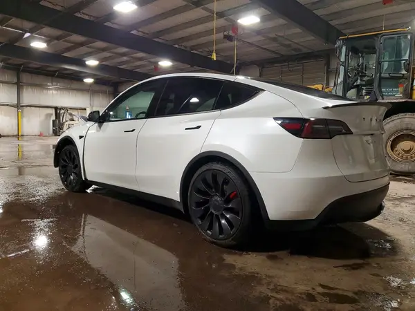 7SAYGDEF1NF324394 2022 TESLA MODEL Y - Image 2