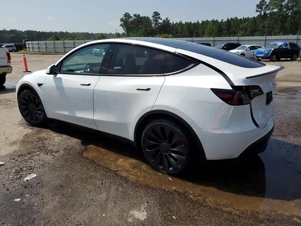 7SAYGDEF1NF326310 2022 TESLA MODEL Y - Image 2