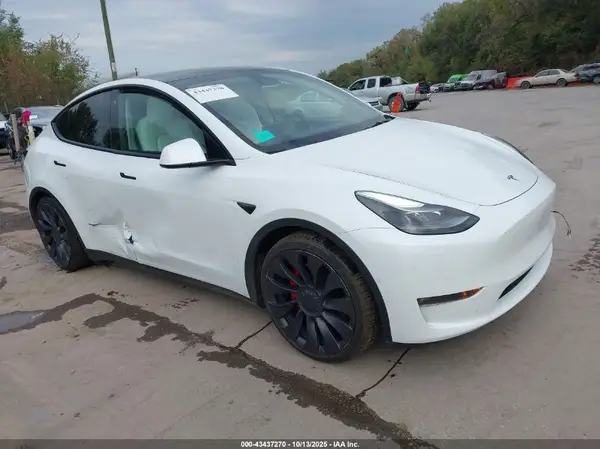 7SAYGDEF1NF339915 2022 TESLA MODEL Y - Image 1