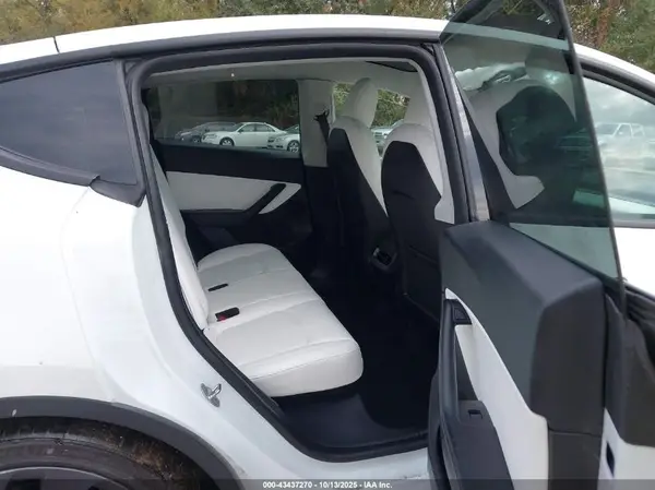7SAYGDEF1NF339915 2022 TESLA MODEL Y - Image 8