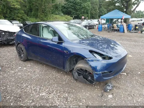 7SAYGDEF1NF381579 2022 TESLA MODEL Y - Image 1