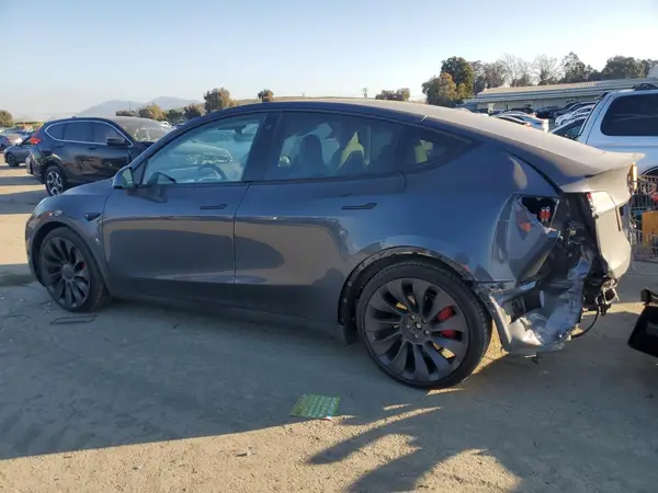7SAYGDEF1NF397670 2022 TESLA MODEL Y - Image 2
