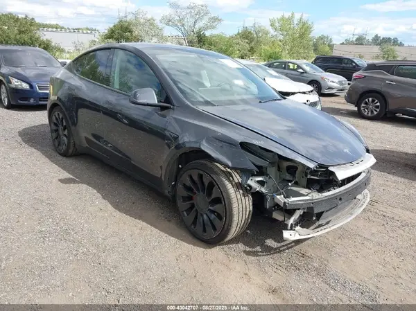 7SAYGDEF1NF400549 2022 TESLA MODEL Y - Image 1