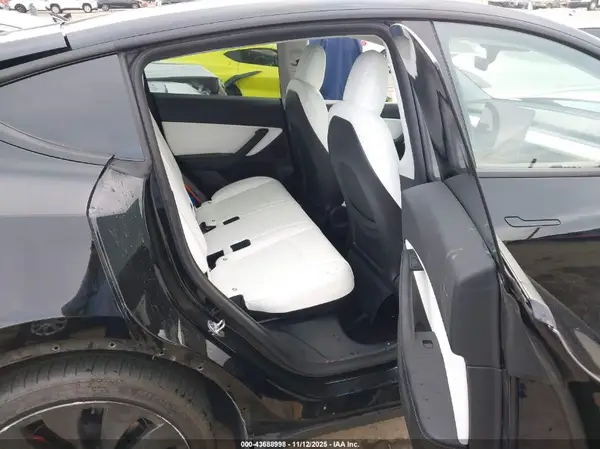 7SAYGDEF1NF404536 2022 TESLA MODEL Y - Image 8