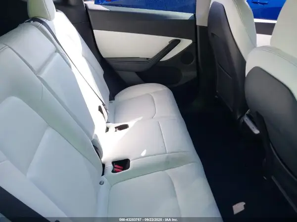 7SAYGDEF1NF404813 2022 TESLA MODEL Y - Image 8