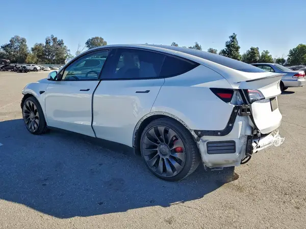 7SAYGDEF1NF405539 2022 TESLA MODEL Y - Image 2