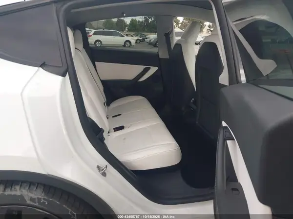 7SAYGDEF1NF406965 2022 TESLA MODEL Y - Image 8