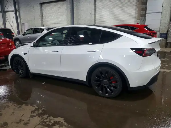 7SAYGDEF1NF445068 2022 TESLA MODEL Y - Image 2