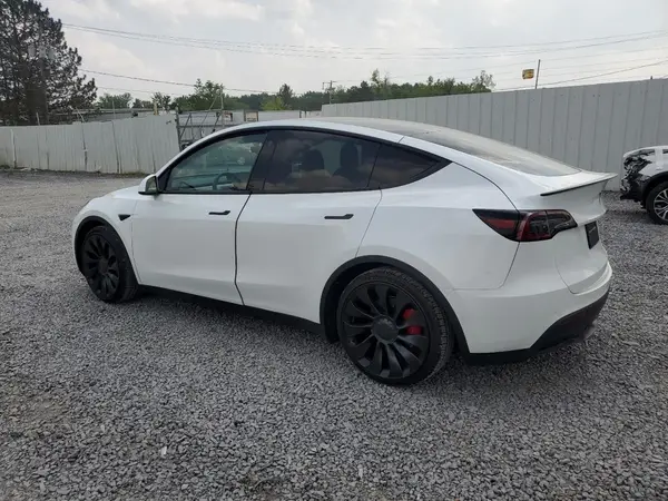7SAYGDEF1NF445085 2022 TESLA MODEL Y - Image 2