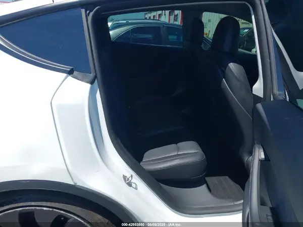 7SAYGDEF1NF452425 2022 TESLA MODEL Y - Image 8