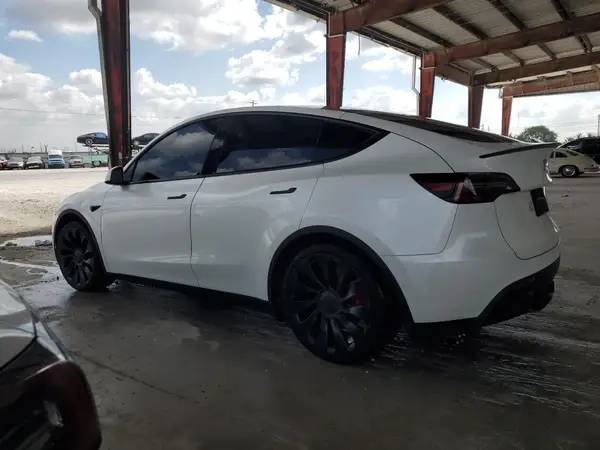 7SAYGDEF1NF454045 2022 TESLA MODEL Y - Image 2