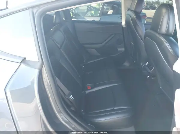 7SAYGDEF1NF459312 2022 TESLA MODEL Y - Image 8